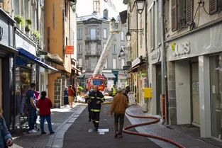 À Aurillac, le boîtier électrique prend feu sur la façade en plein centre-ville