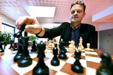 Après le succès de la série sur les échecs "Le jeu de la Dame" sur Netflix, il veut créer une "école du cerveau" en Corrèze
