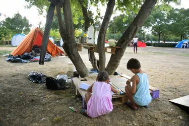 Camp de migrants place du 1er-Mai à Clermont-Ferrand : statu quo du côté de l'Etat et du Département