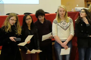 Le comité Yzeure-Bendorf fête le 50e anniversaire du traité de l’Élysée entouré de jeunes