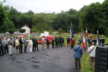 Une cérémonie en hommage aux maquisards au monument du Perrier