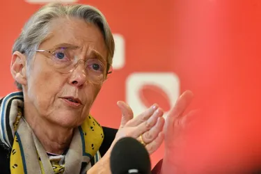 Elisabeth Borne reçoit les syndicats pour la première fois depuis la promulgation de la réforme des retraites