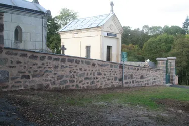 Le mur du cimetière à neuf