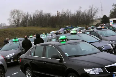 Les taxis de l'Allier ont pris l'autoroute pour manifester à Clermont-Ferrand [Vidéo + photos)