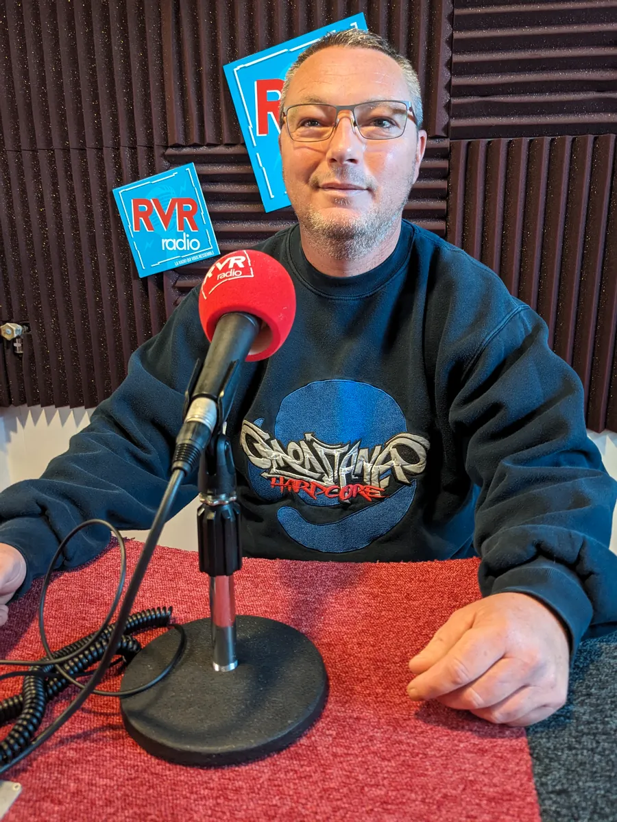 La radio RVR fête les 10 ans de son studio roannais en ouvrant ses ...