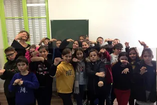 La langue des signes expliquée aux élèves