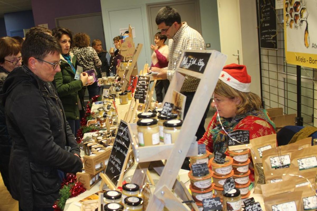 Le marché de Noël a ravi les petits et les grands à Soye-en-Septaine ...