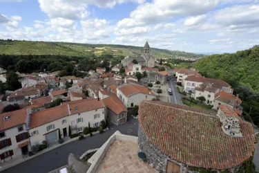 La commune a été déclassée par l’Association des Plus Beaux Villages de France