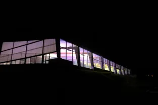 On vous explique d’où venaient ces étranges lumières observées la nuit dans la piscine abandonnée de Thiers (Puy-de-Dôme)