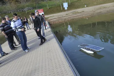 Des stagiaires du Greta sud Corrèze ont fabriqué un prototype de bateau solaire