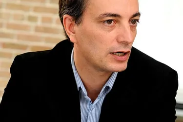Le secrétaire national du PS Alain Fontanel explique les règles du parti