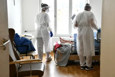 Encore neuf décès en Auvergne, mais les hospitalisations marquent le pas, avec huit jours de recul du taux d'incidence