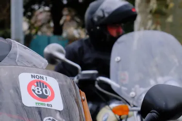 Des motards et des automobilistes se retrouvent dans l'Indre pour manifester contre la limitation de la vitesse à 80 km/h