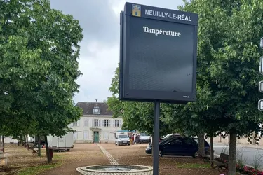 Neuilly-le-Réal s’affiche