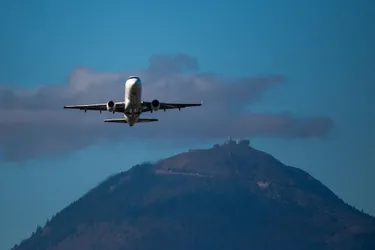Liaison aérienne Orly - Clermont : pourquoi les élus Verts ont voté contre une subvention de 700.000 €