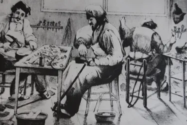Le premier atelier artisanal de fabrication de chaussures en 1920