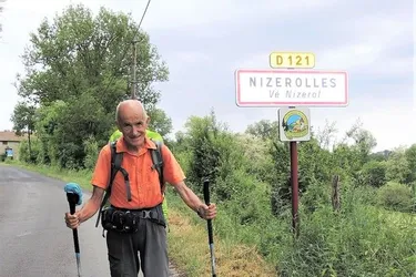 Le Lyonnais de 67 ans parcourt environ 30 km par jour