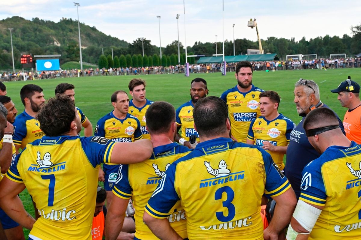 "Il nous faut changer" : Christophe Urios évoque l'avenir proche de l'ASM Clermont, après le stage à Narbonne