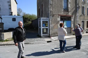 Les derniers jours de la dernière cabine téléphonique du Puy-de-Dôme, à Lachaux