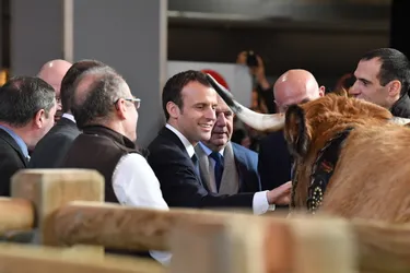 Emmanuel Macron sifflé au Salon de l'agriculture : suivez notre direct