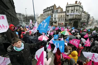 Manif pour tous : 700 personnes rassemblées à Clermont-Ferrand