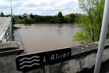L'alerte à la crue maintenue sur la rivière Allier