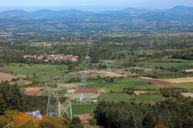 Les travaux de reconstruction du réseau 225.000 volts sont arrivés dans le secteur du Puy