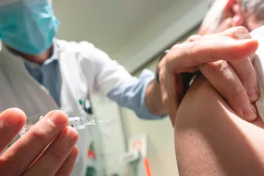 La campagne de vaccination contre le Covid-19 démarre en Auvergne-Rhône-Alpes