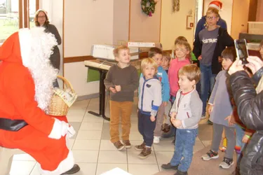 Les enfants ont accueilli le Père Noël