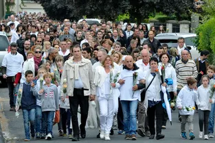 Plus de 700 personnes participent à la marche blanche à Chappes pour Alexie et Raphaël