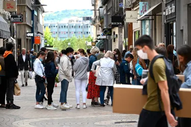 Affluence dans les rues du centre-ville de Clermont-Ferrand