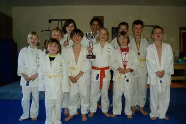 Résultats et trophée pour le club de judo