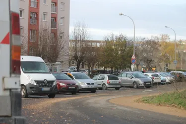 Ce parking, mal pensé, dérange la population d'un quartier de Thiers (Puy-de-Dôme)