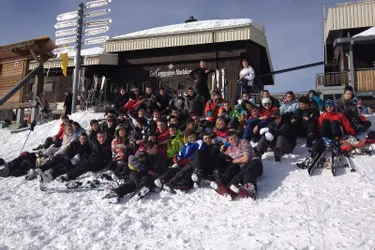 Des élèves en stage de ski