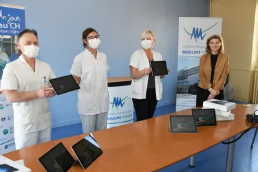 Des tablettes pour les patients du centre hospitalier de Moulins-Yzeure