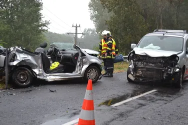 Choc frontal sur la RD16 en Haute-Loire : un blessé désincarcéré et évacué par Dragon 63