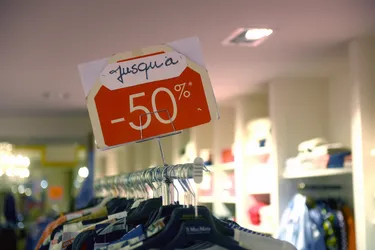 Comment les boutiques d'Aurillac (Cantal) écoulent les stocks d'invendus après les soldes ?