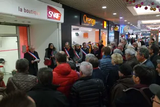 Fermeture du guichet SNCF d'Aubière : une cinquantaine de personnes ont manifesté