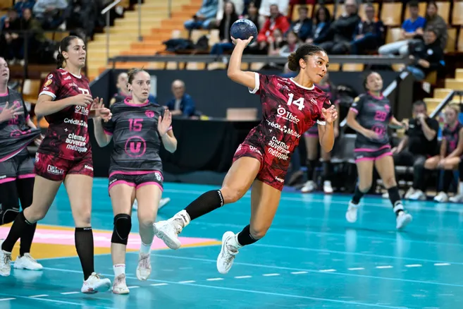Handball : le HBCAM 63 surclasse Roz Hand’Du 29 lors du deuxième tour ...