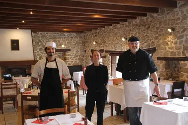 Après dix ans de fermeture, l'emblématique restaurant l'Henriette, à Auzelles (Puy-de-Dôme), rouvre avec plein de projets