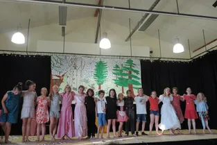 L’école et les enfants fêtent les contes