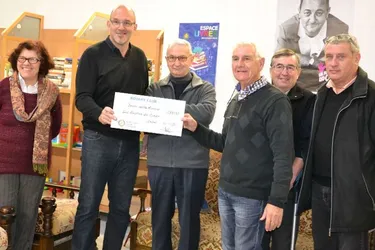 Les bénévoles ussellois ont reçu un chèque de 2.000 € pour l’aide alimentaire