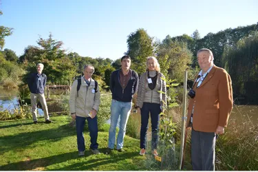 Les membres de l’Association des parcs botaniques de France en visite dans le parc