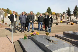La municipalité a fleuri les tombes des anciens maires