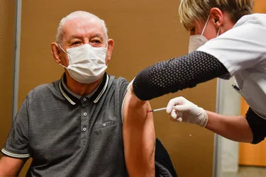 75 ans et plus : les premiers vaccins administrés ce lundi et 4.000 rendez-vous déjà calés à Montluçon (Allier)