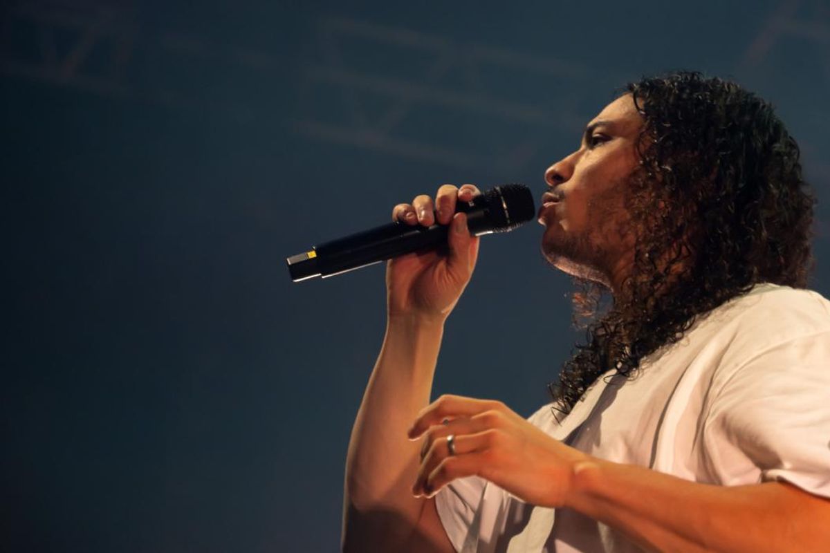 "Tu veux parler ? Viens sur scène, je vais te niquer ta mère ici, viens !" : Hatik s'en prend à un spectateur en plein concert