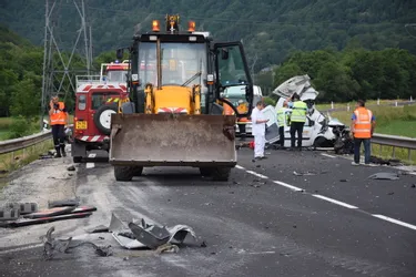 Un mort et trois blessés dans un choc frontal à Laveissière (Cantal)