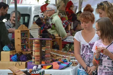 Le marché annuel langeadois « artisanat et terroir » a attiré les regards de nombreux curieux
