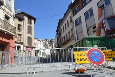 « Si la rue Mitterrand ne rouvre pas, on est mort ! » : à Thiers (Puy-de-Dôme), les commerçants s'agacent de voir leur artère principale toujours fermée