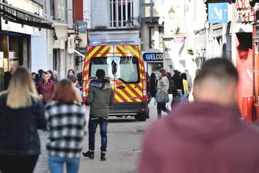 Une rixe éclate dans le centre-ville d'Aurillac (Cantal), un jeune homme blessé au couteau